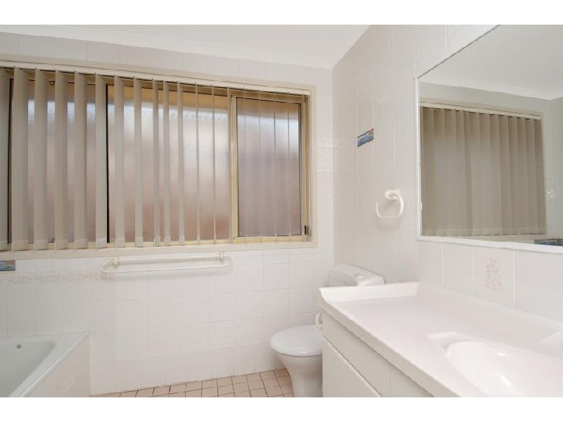27 Burdekin Crt, Wattle Grove NSW 2173