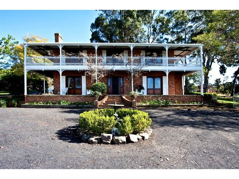 5 Blomfield Rd, Denham Court NSW 2565