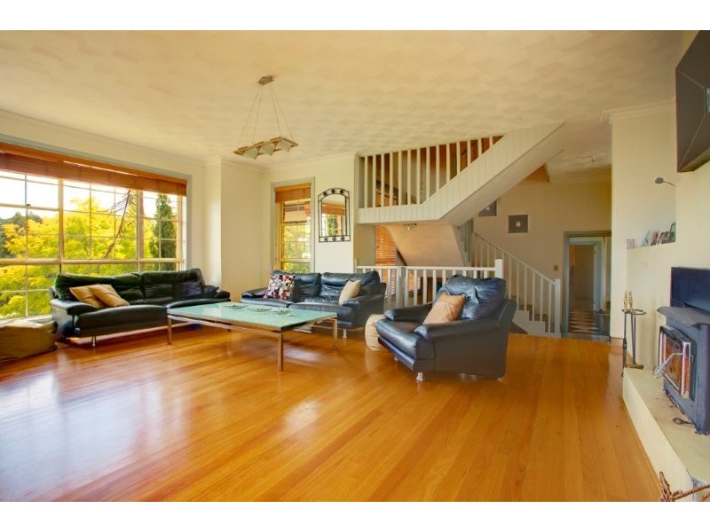 13 Blomfield St, Denham Court NSW 2565