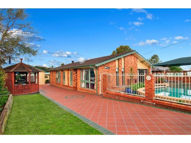 12 Paine Ave, Moorebank NSW 2170