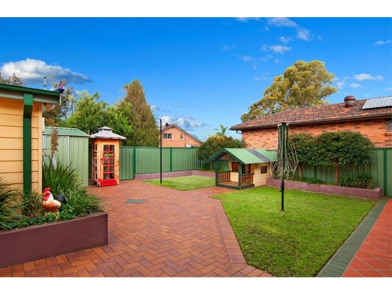 12 Paine Ave, Moorebank NSW 2170