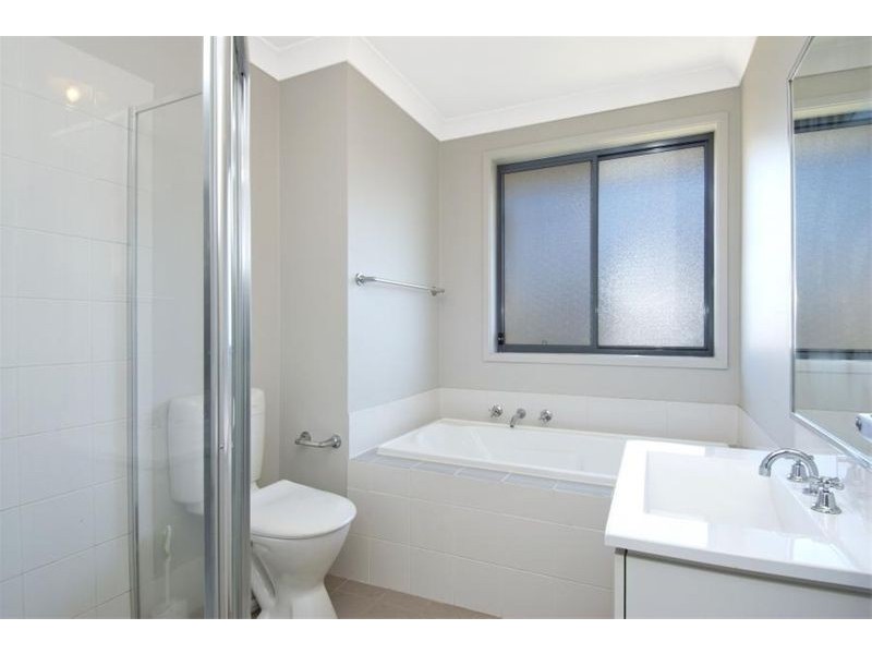 6 Whitfield Pde, Hammondville NSW 2170