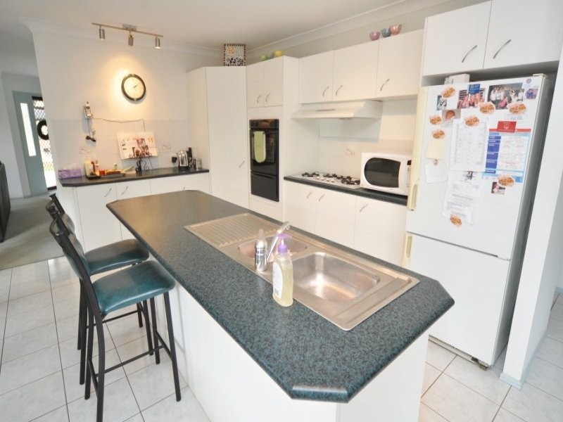 16 Coombe Avenue, Hope Island QLD 4212