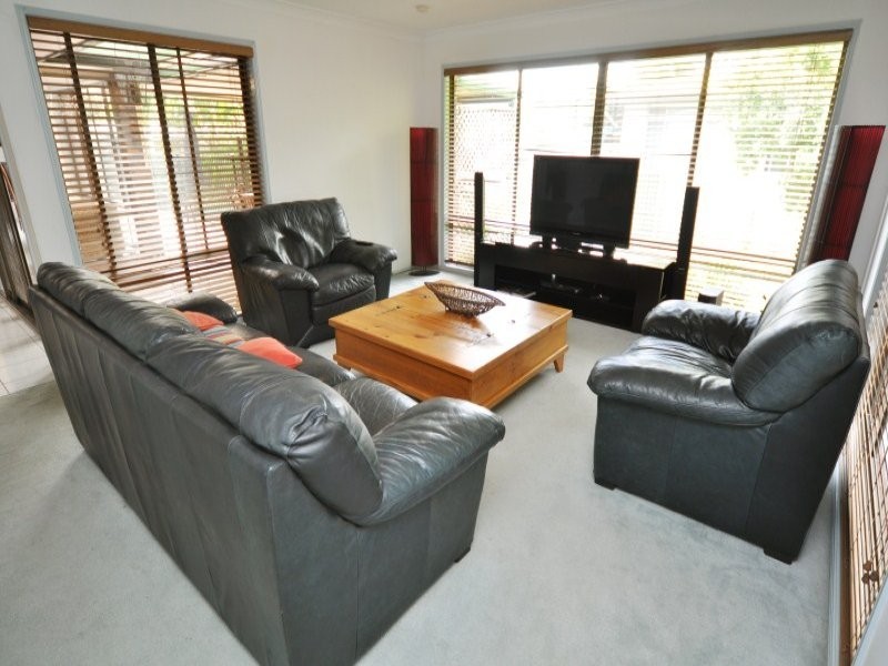 16 Coombe Avenue, Hope Island QLD 4212