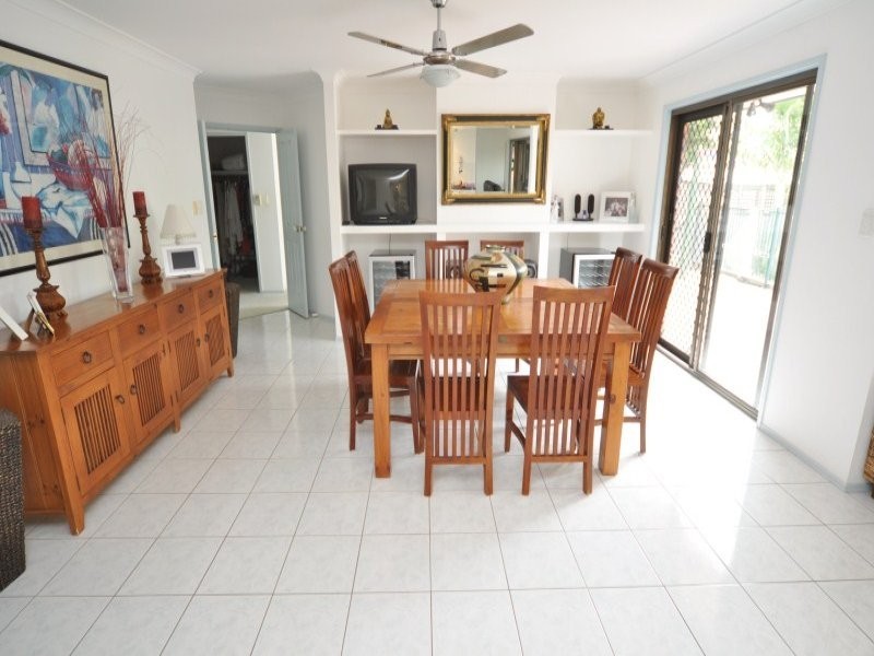 16 Coombe Avenue, Hope Island QLD 4212