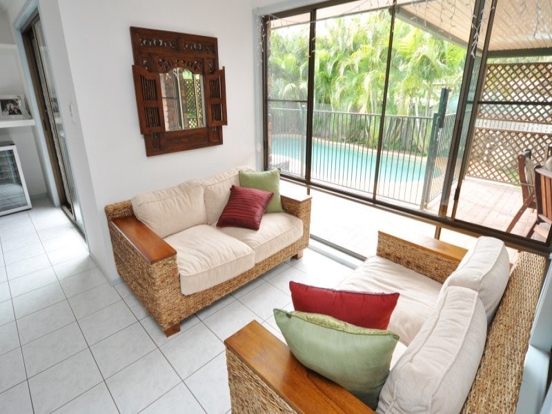 16 Coombe Avenue, Hope Island QLD 4212