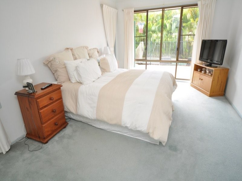 16 Coombe Avenue, Hope Island QLD 4212