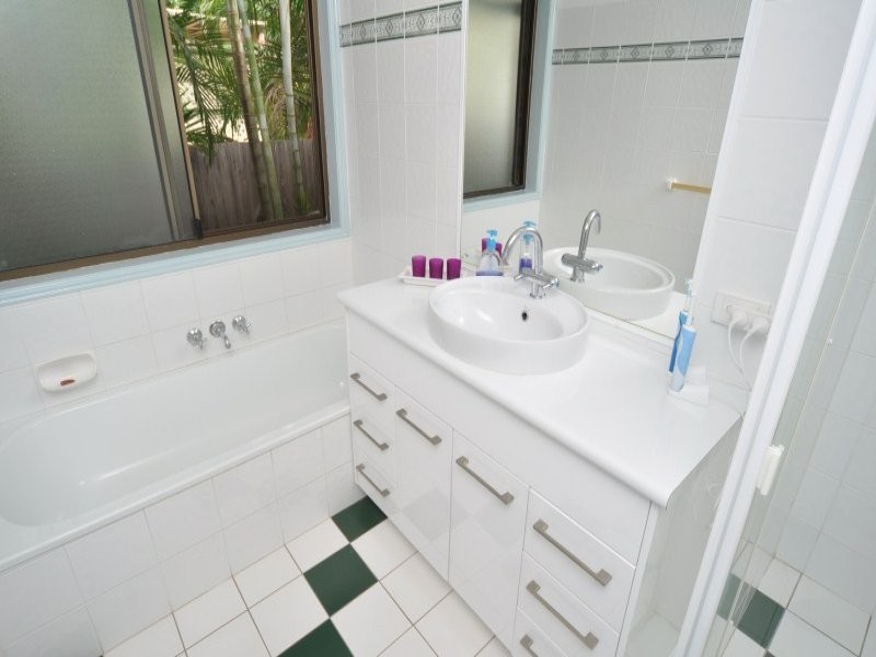 16 Coombe Avenue, Hope Island QLD 4212