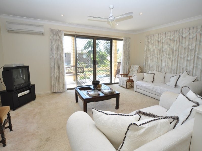 14 Donald Avenue, Paradise Point QLD 4216