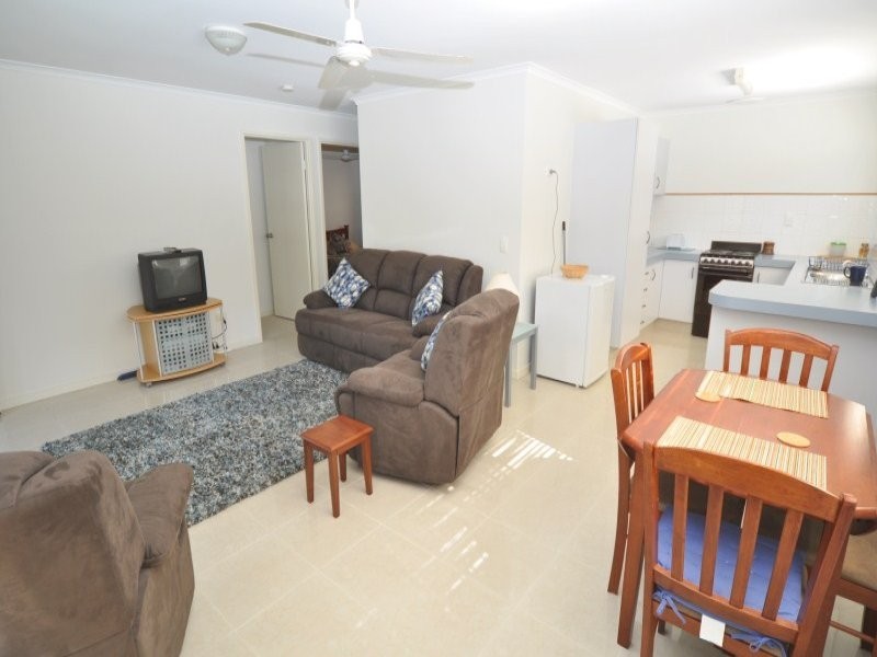 2/47 Milton Avenue, Paradise Point QLD 4216