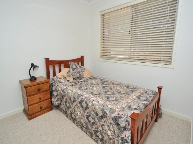 2/47 Milton Avenue, Paradise Point QLD 4216