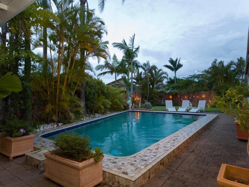 11 Daru Avenue, Runaway Bay QLD 4216