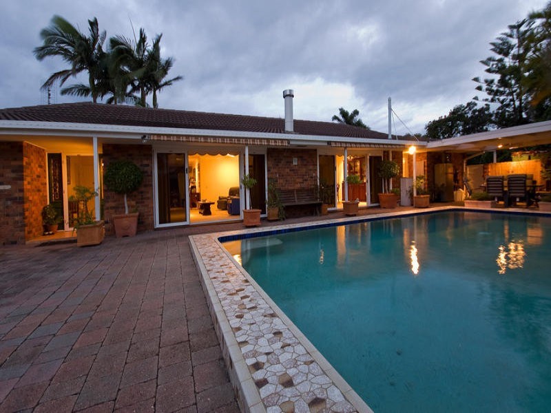 11 Daru Avenue, Runaway Bay QLD 4216