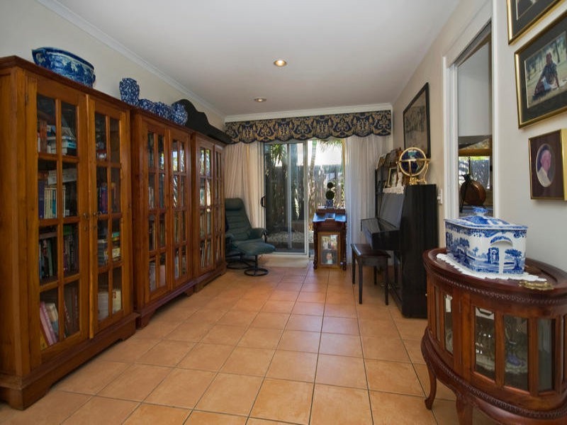 11 Daru Avenue, Runaway Bay QLD 4216