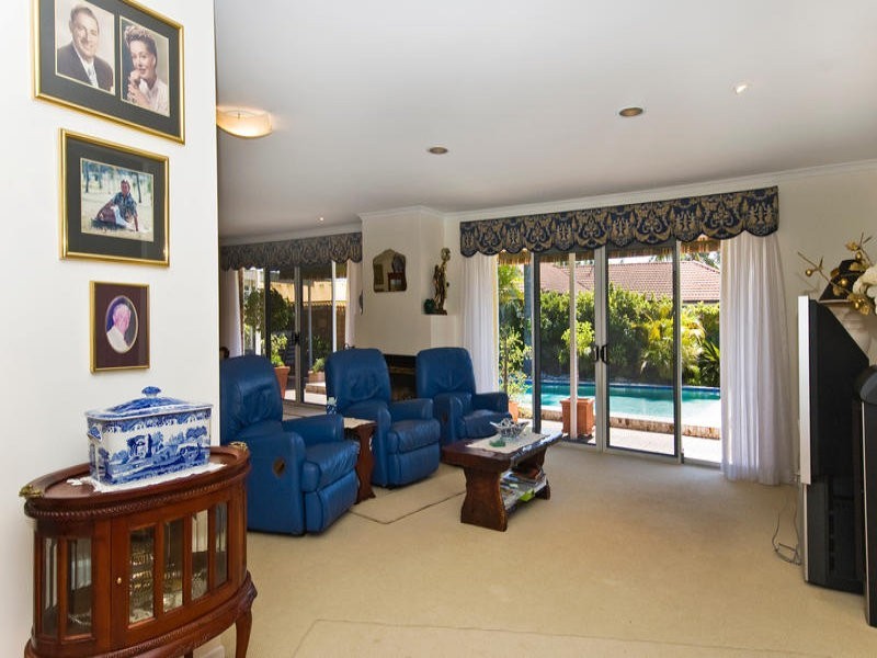 11 Daru Avenue, Runaway Bay QLD 4216