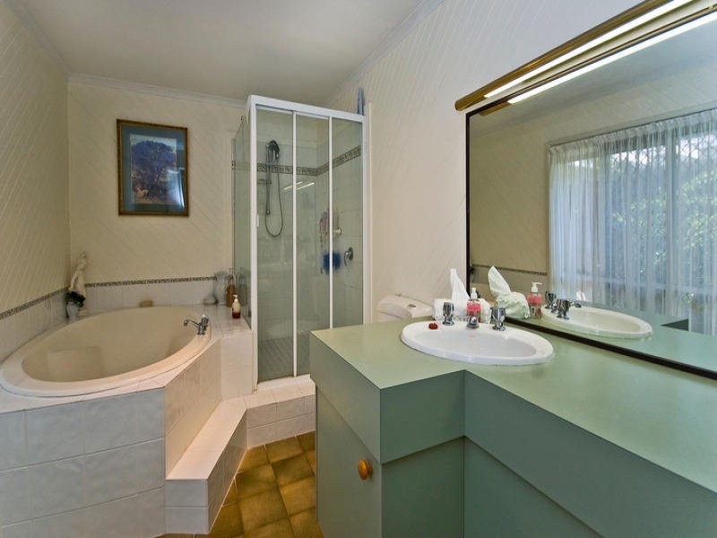 11 Daru Avenue, Runaway Bay QLD 4216