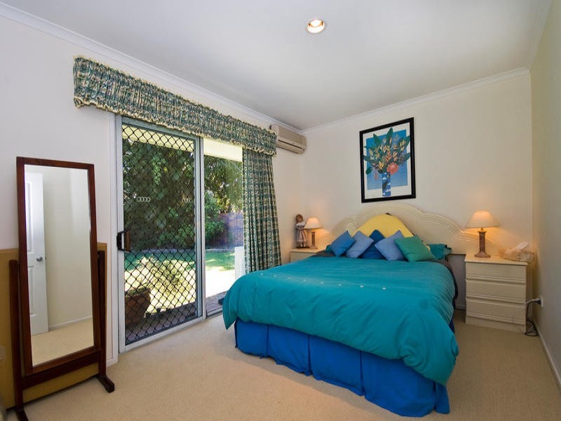 11 Daru Avenue, Runaway Bay QLD 4216