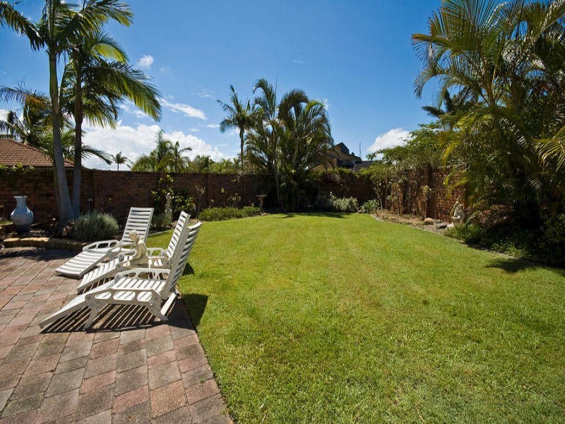 11 Daru Avenue, Runaway Bay QLD 4216