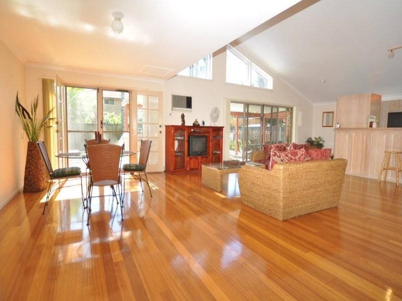 7 Sunbird Avenue, Paradise Point QLD 4216