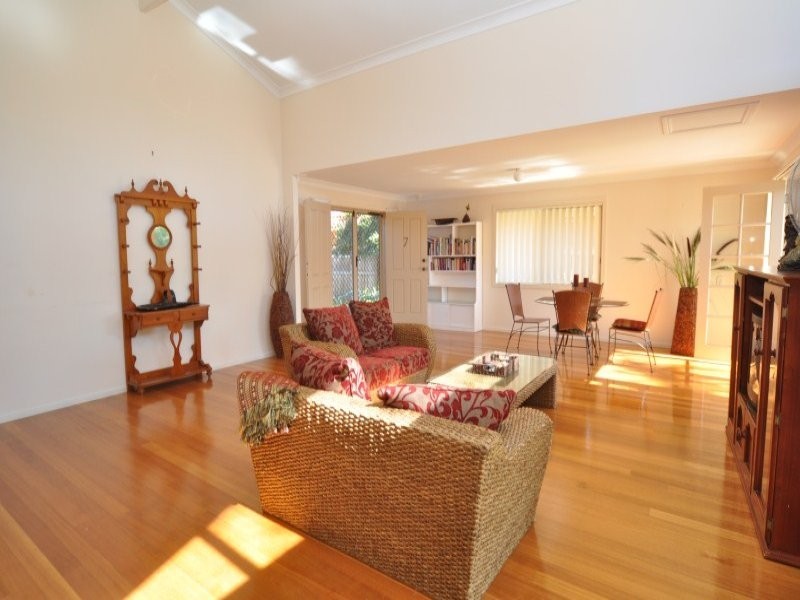 7 Sunbird Avenue, Paradise Point QLD 4216