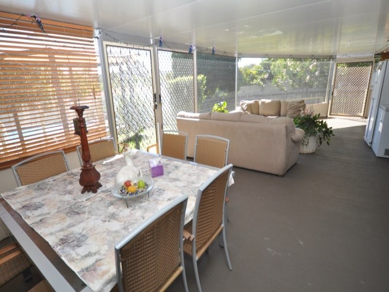 77 Macquarie Avenue, Molendinar QLD 4214