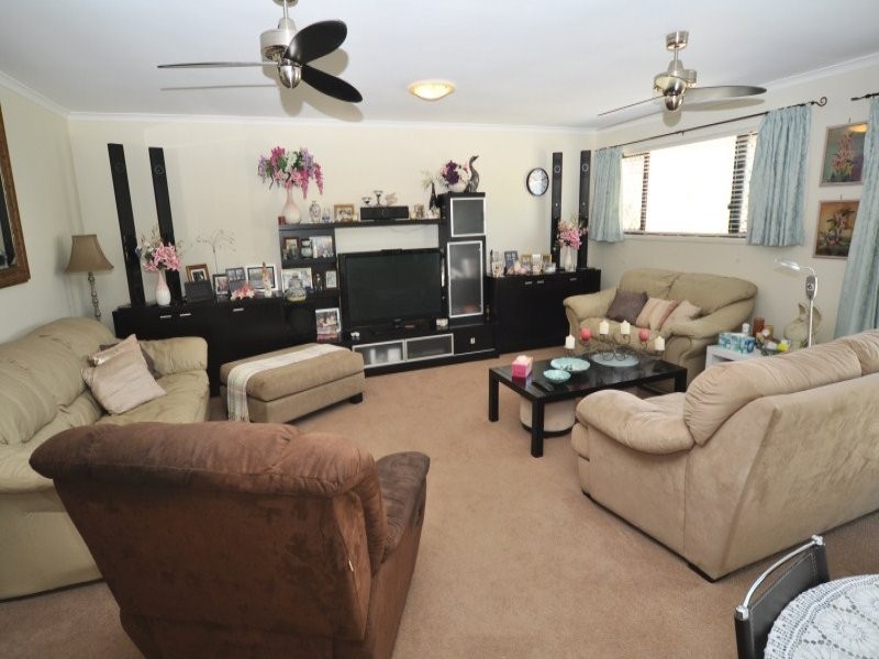 77 Macquarie Avenue, Molendinar QLD 4214