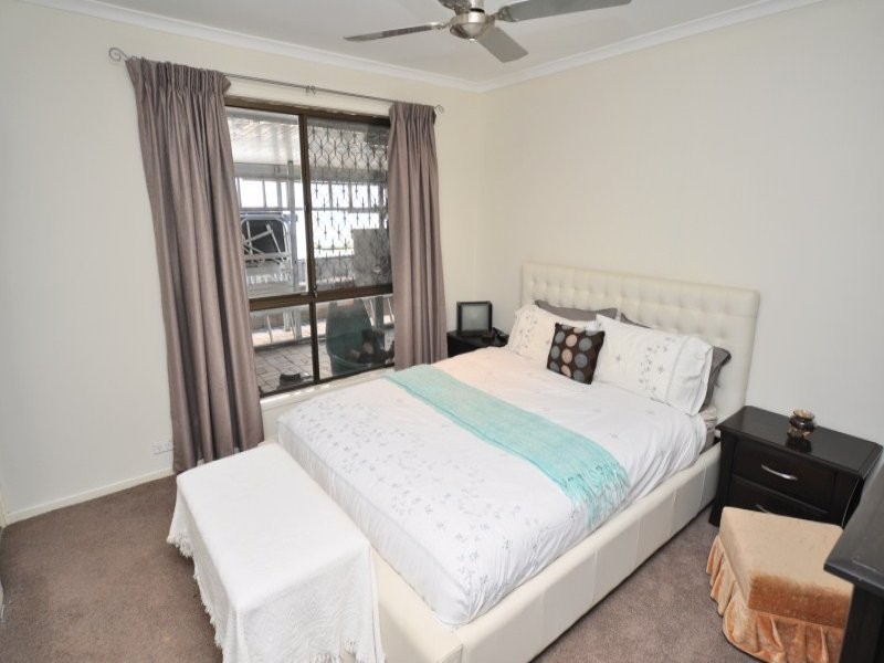 77 Macquarie Avenue, Molendinar QLD 4214