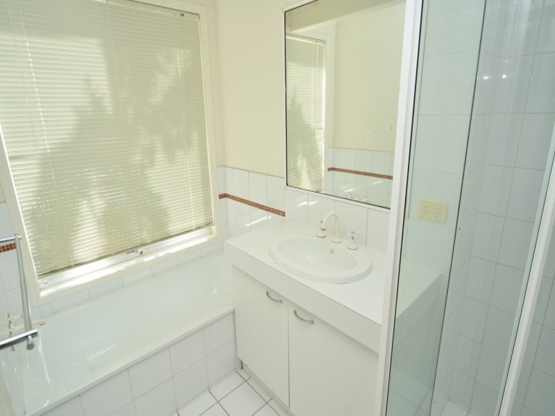 90 Boykambil Esplanade, Hope Island QLD 4212