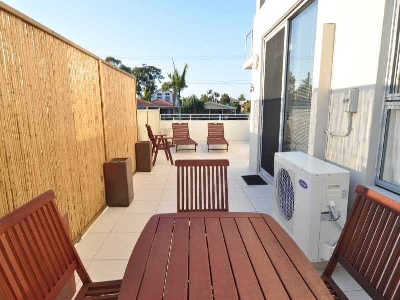 4/8 Victor Avenue, Paradise Point QLD 4216