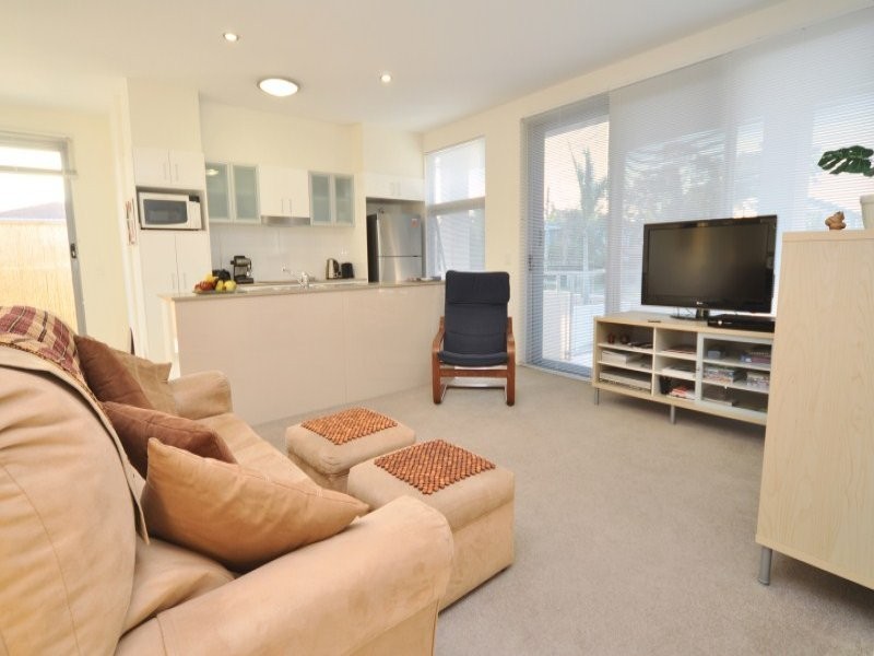 4/8 Victor Avenue, Paradise Point QLD 4216