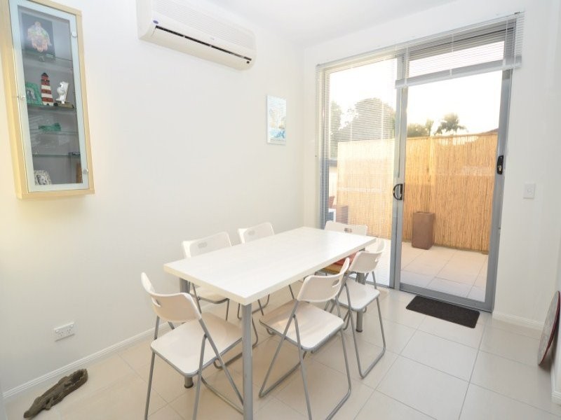 4/8 Victor Avenue, Paradise Point QLD 4216