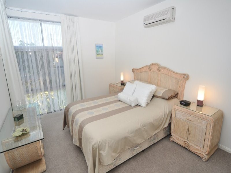 4/8 Victor Avenue, Paradise Point QLD 4216