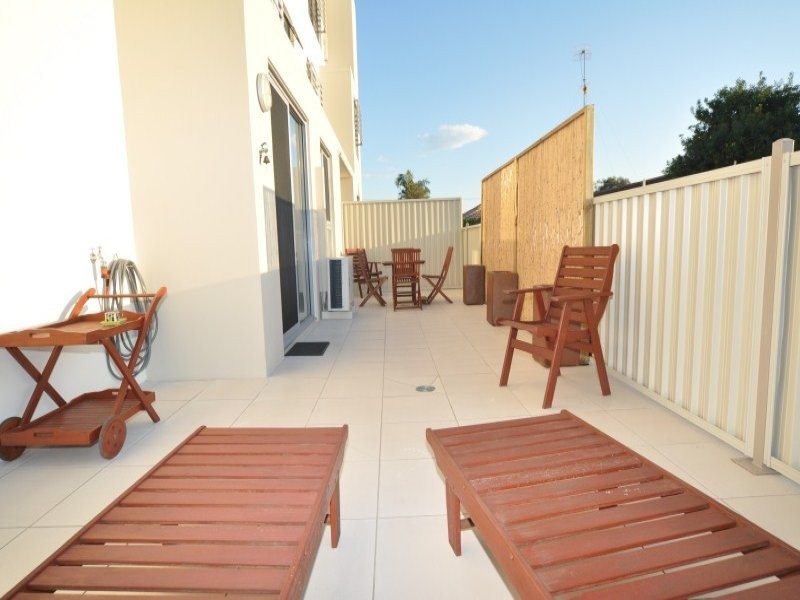 4/8 Victor Avenue, Paradise Point QLD 4216