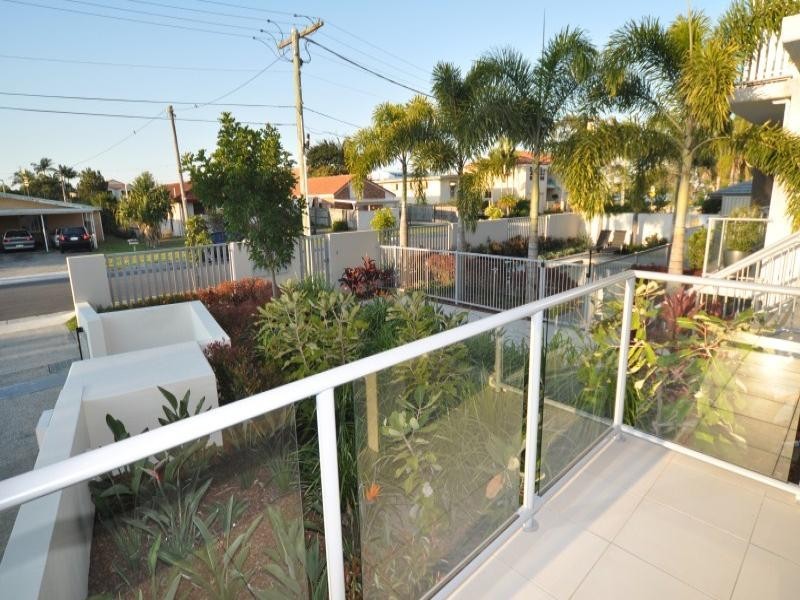 4/8 Victor Avenue, Paradise Point QLD 4216