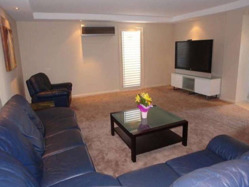 345 Bayview Street, Hollywell QLD 4216