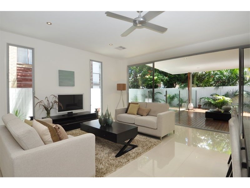 5B Donald Avenue, Paradise Point QLD 4216
