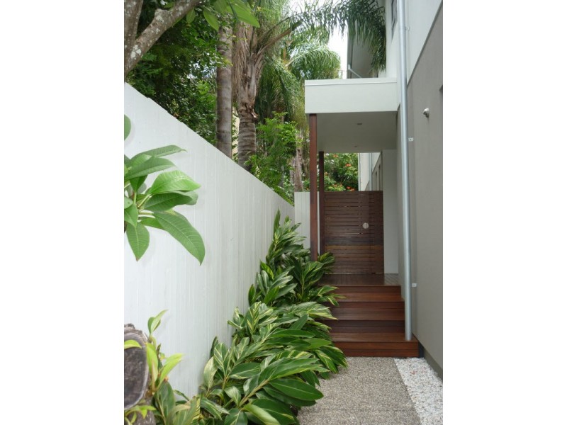 5B Donald Avenue, Paradise Point QLD 4216