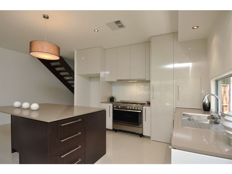 5B Donald Avenue, Paradise Point QLD 4216