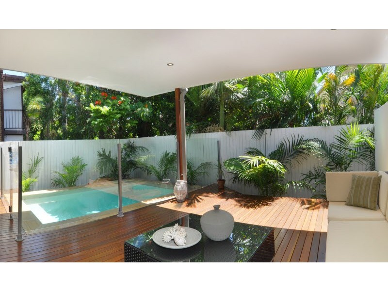 5B Donald Avenue, Paradise Point QLD 4216