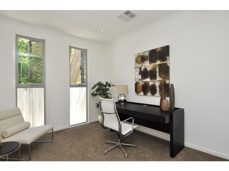 5B Donald Avenue, Paradise Point QLD 4216