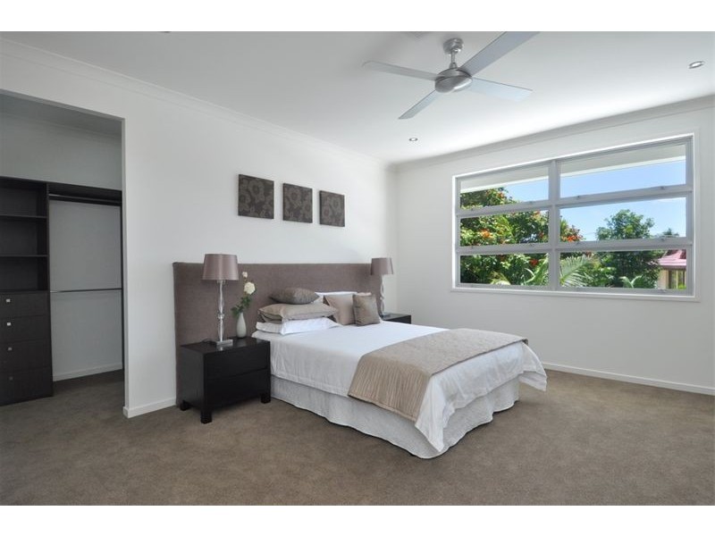 5B Donald Avenue, Paradise Point QLD 4216