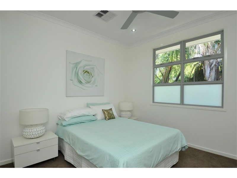 5B Donald Avenue, Paradise Point QLD 4216