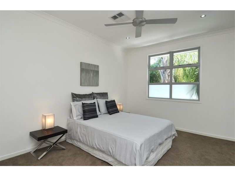 5B Donald Avenue, Paradise Point QLD 4216
