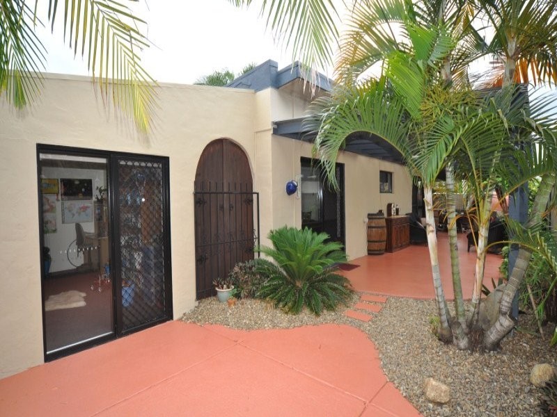 40 Bruce Avenue, Paradise Point QLD 4216