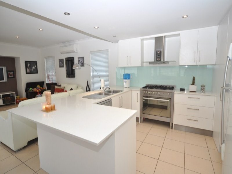 17 The Close, Helensvale QLD 4212