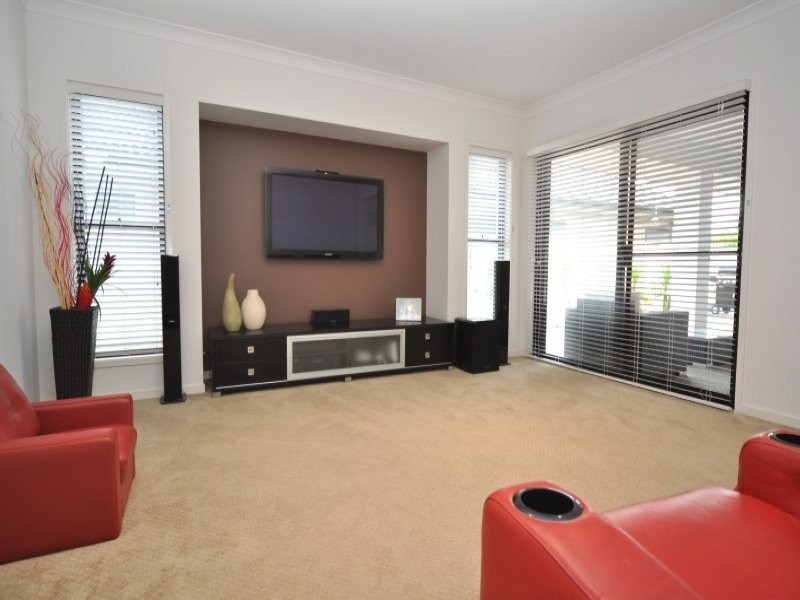 17 The Close, Helensvale QLD 4212