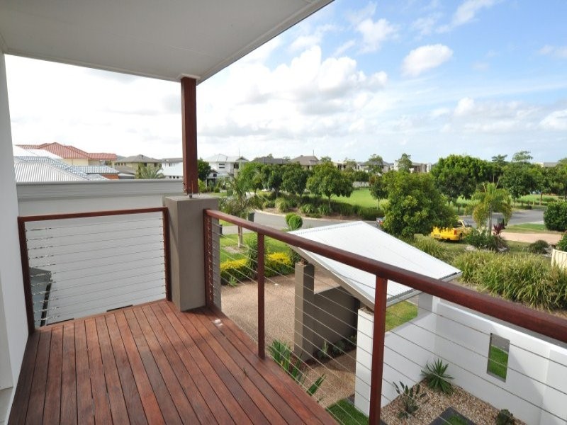 17 The Close, Helensvale QLD 4212