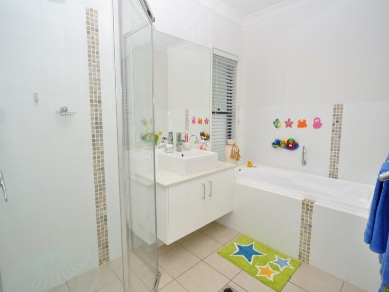17 The Close, Helensvale QLD 4212