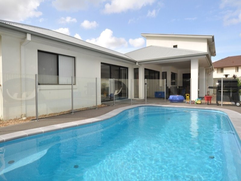 17 The Close, Helensvale QLD 4212