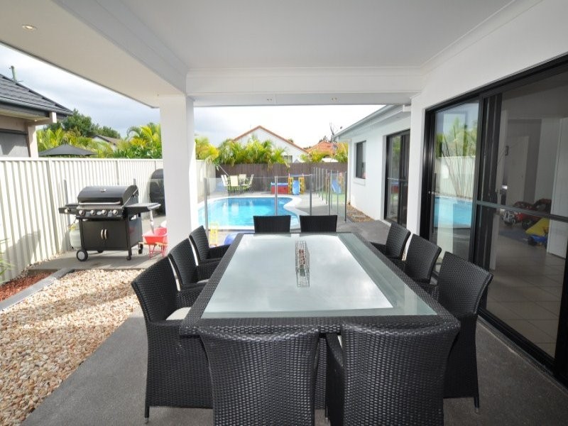 17 The Close, Helensvale QLD 4212